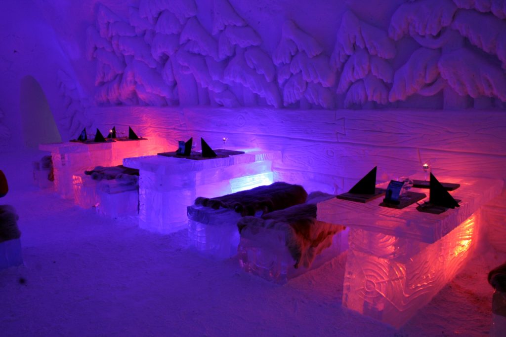 Restoran di Lapland Hotels Snow Village