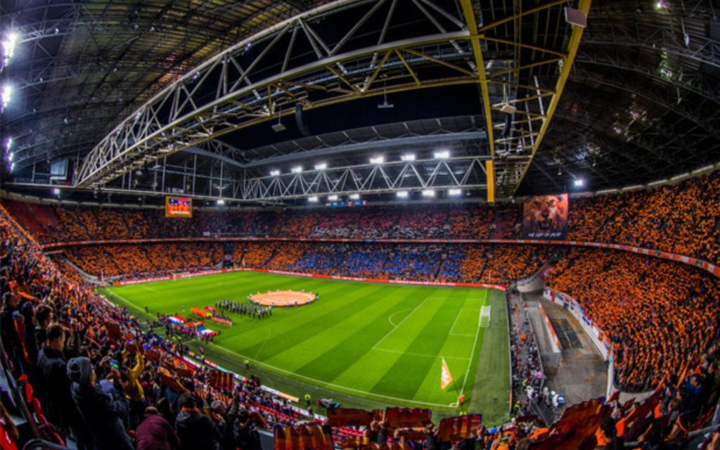 Suasana Amsterdam Arena saat pertandingan sepak bola